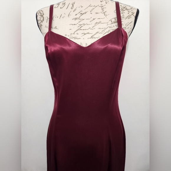 Vintage Wanted Brand Deep Red Satin Feel Dress. Size 9/10. - Picture 2 of 7